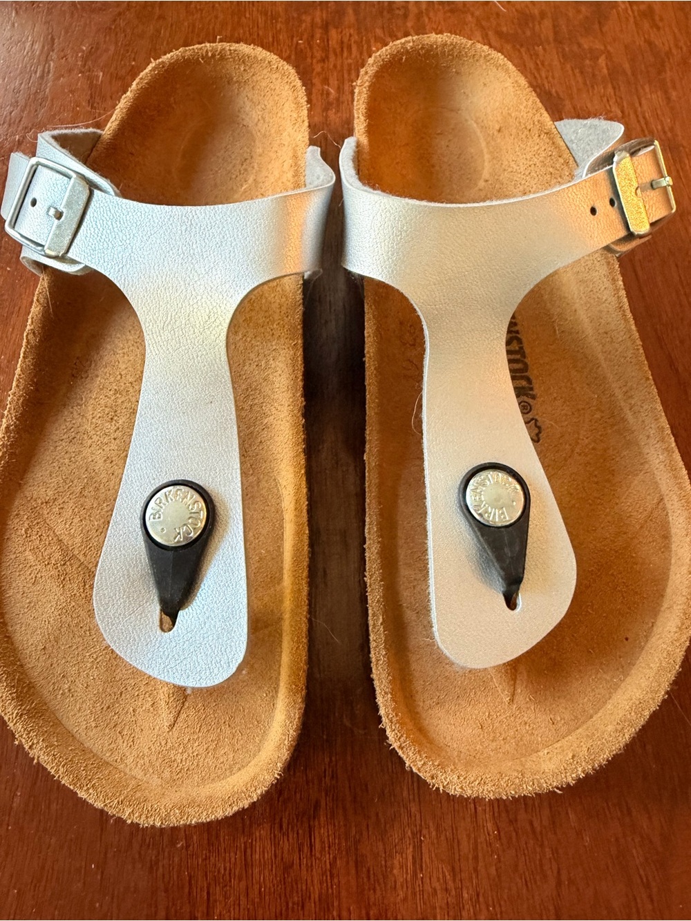 Birkenstock girls silver gizeh Thong Sandals with Buckle NWOT